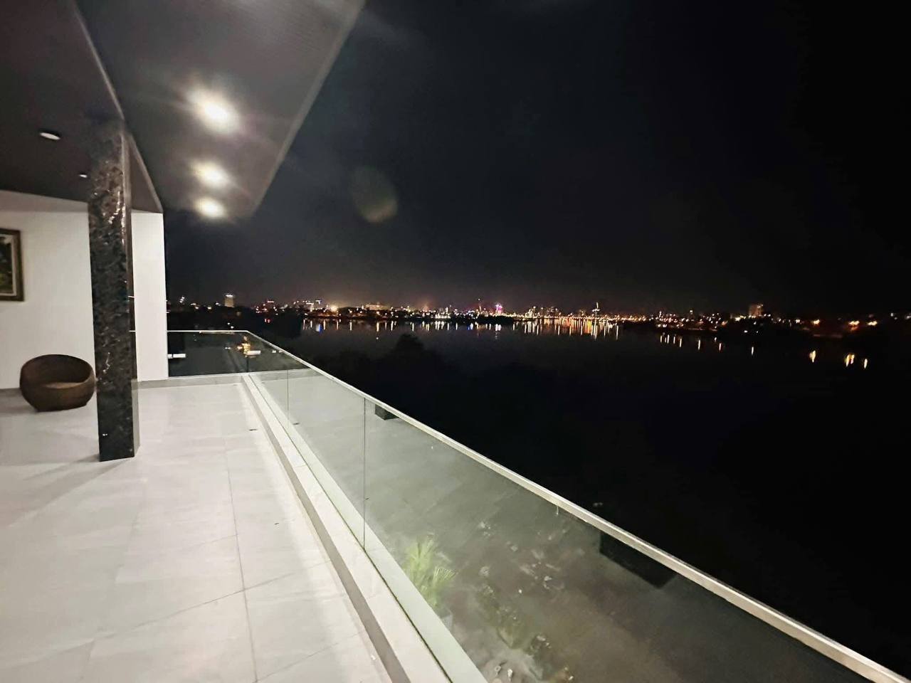 Сдаётся вилла 3 этажа, 7 спален, 7 санузлов, площадь 300 м²