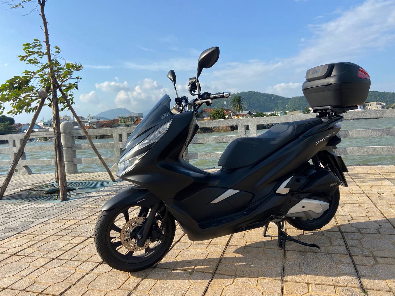 Фото 2: Сдаётся в аренду мотобайк Honda PCX 150cc (третий кузов) в Нячанге