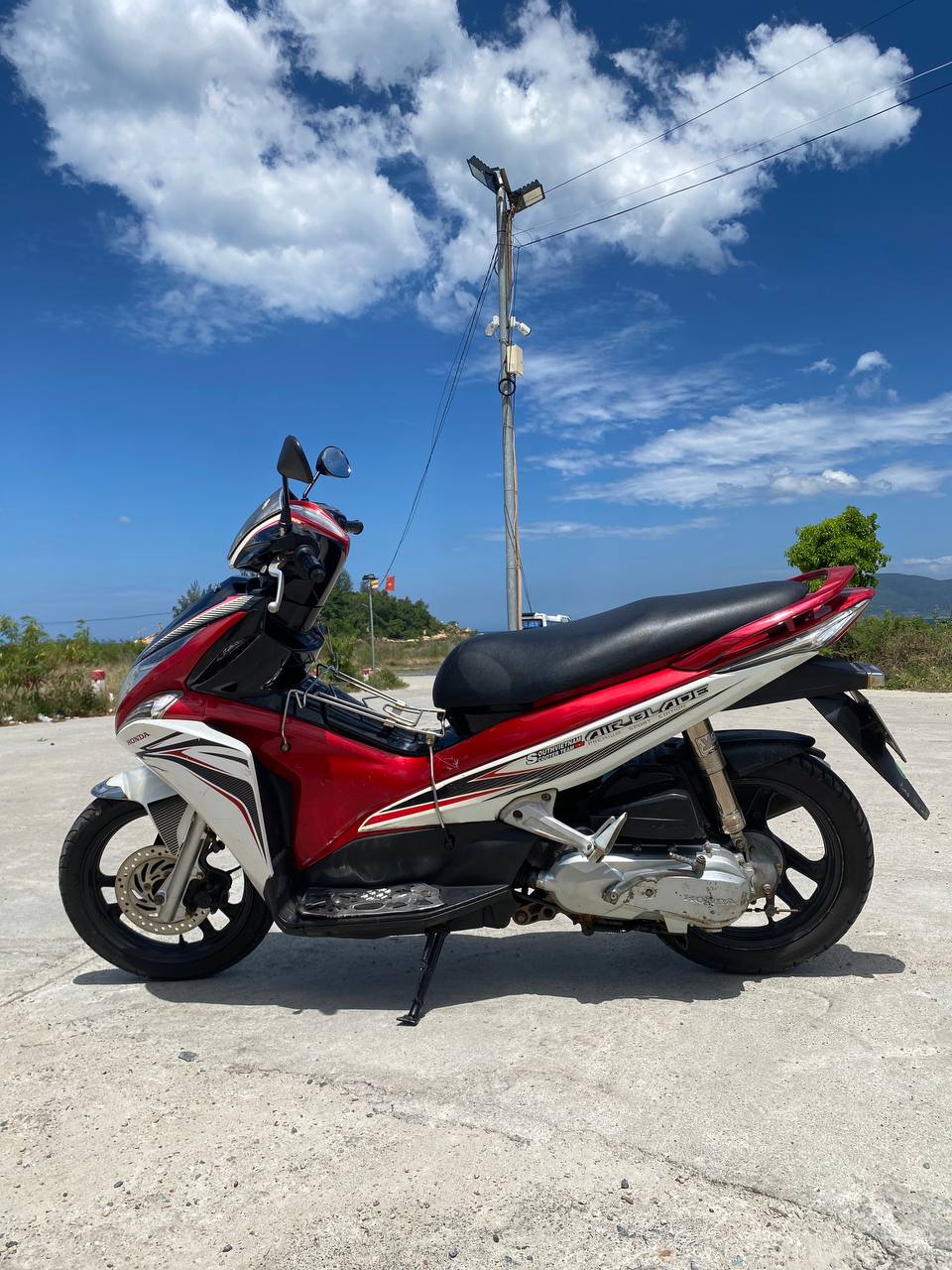 Продается Honda Air Blade 2012 в хорошем состоянии, документы в порядке.