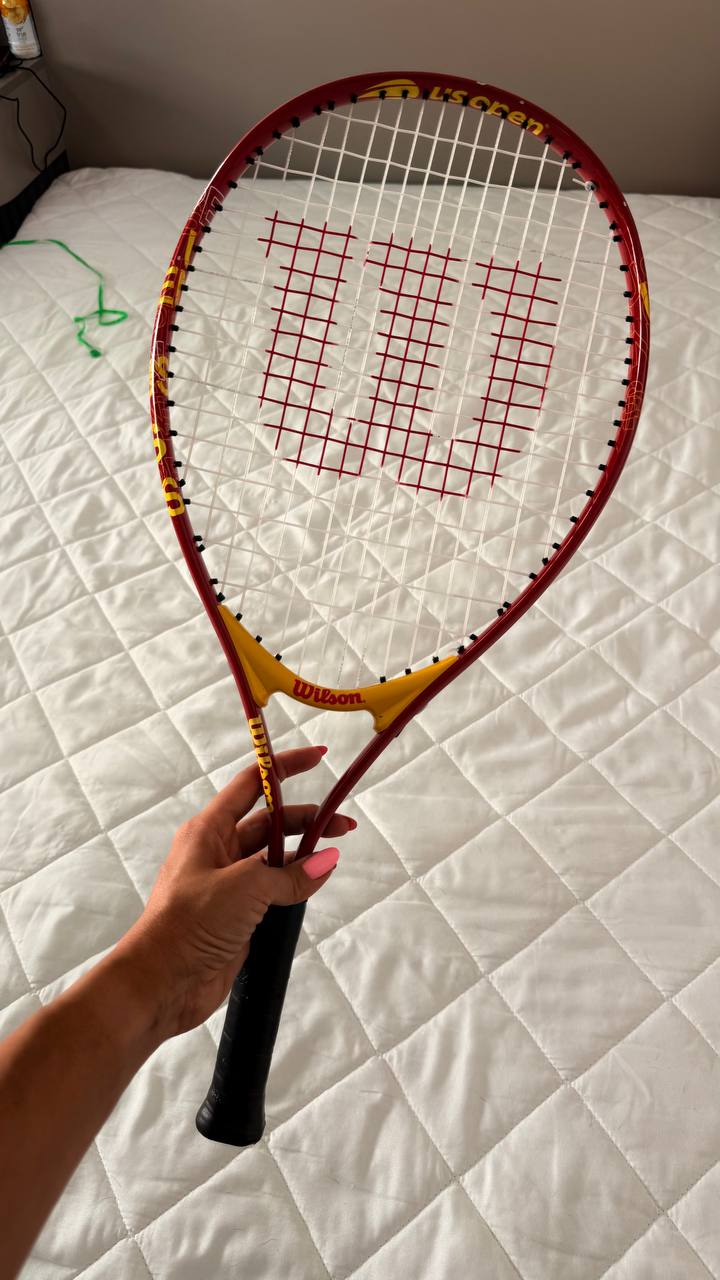 Продаётся новая теннисная ракетка Wilson US Open, купленная в Турции…