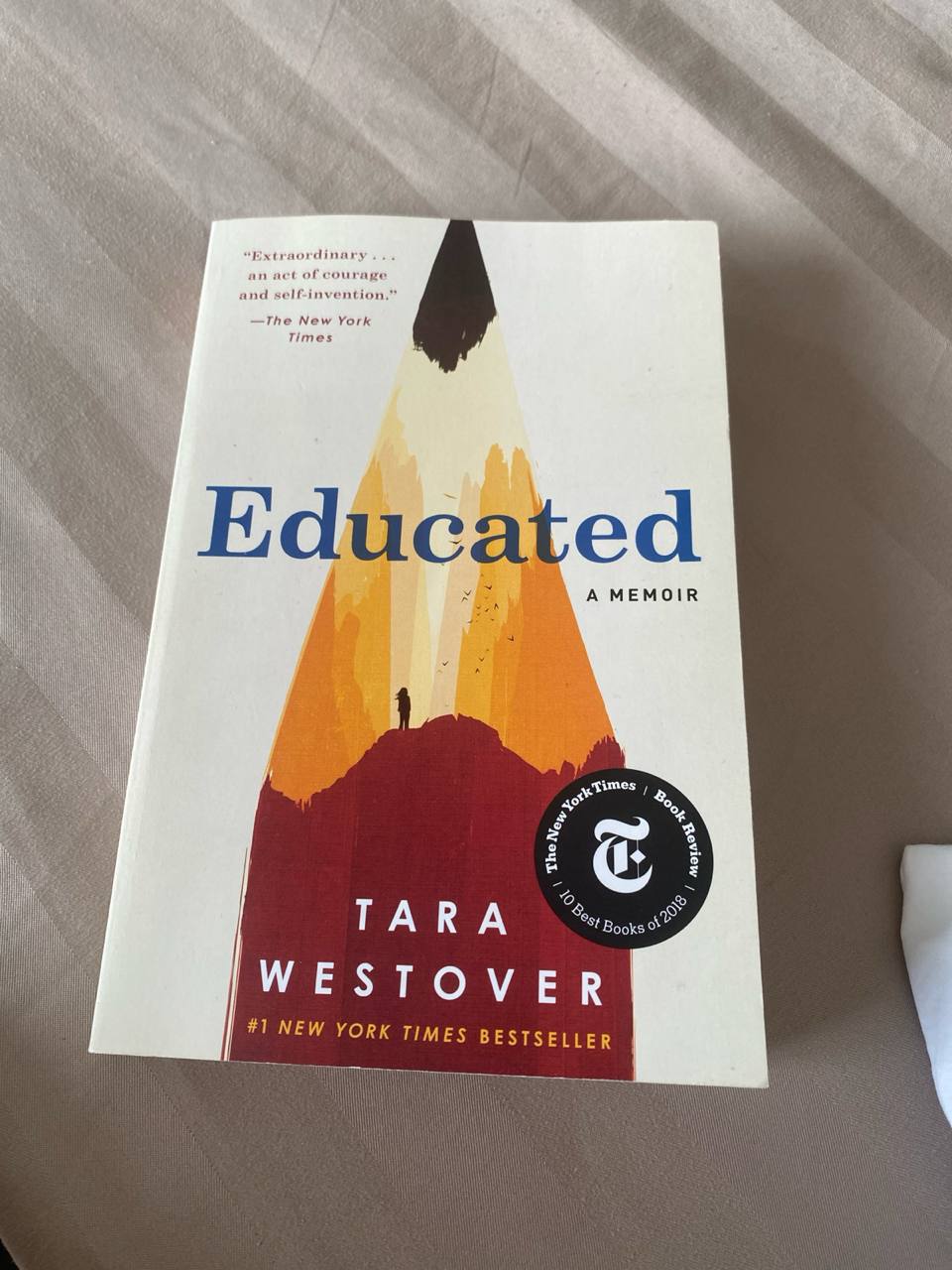 Фото 2: Продаётся книга на английском языке «Educated» в отличном состоянии