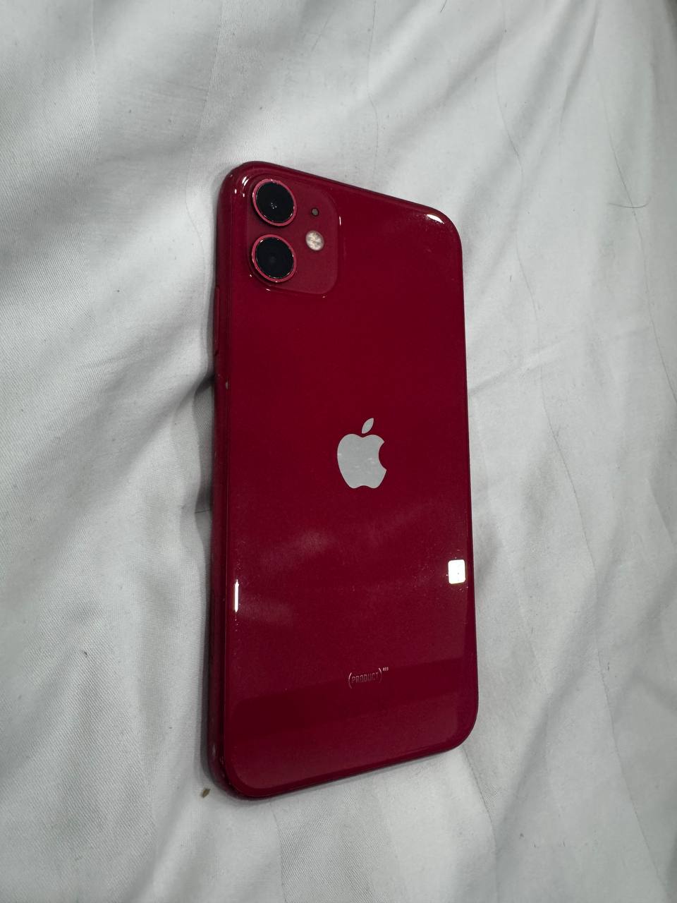 Продаётся iPhone 11 128 ГБ, батарея 71%, не был в ремонте, требуется замена стекла.