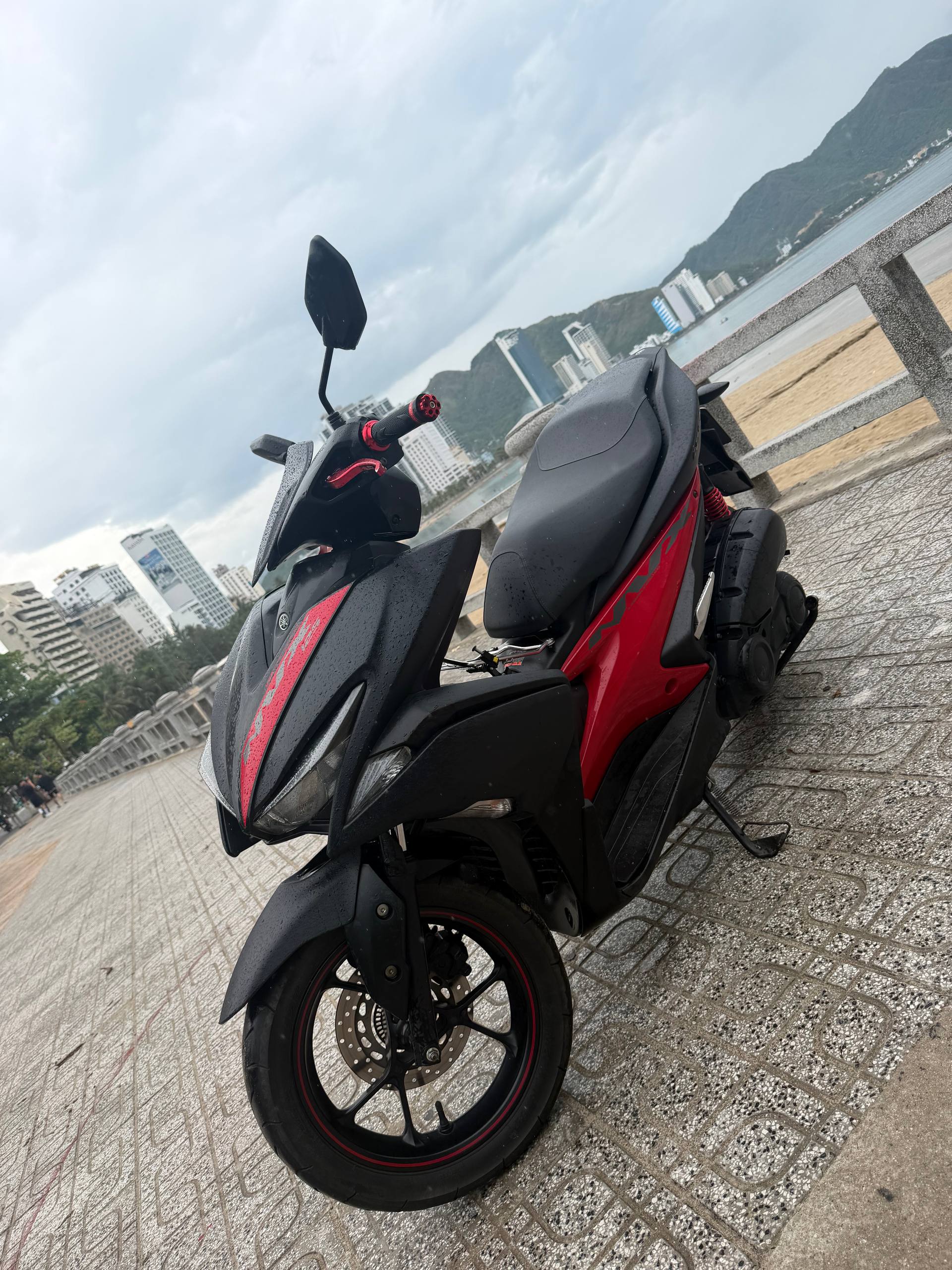 Продаётся Yamaha NVX 125, 2017 год, чёрно-красный