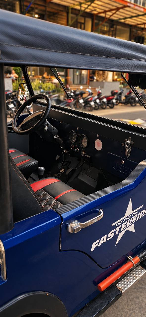 Фото 3: Продаётся Jeep CJ5 Rubicon 1975 года в ярком синем цвете
