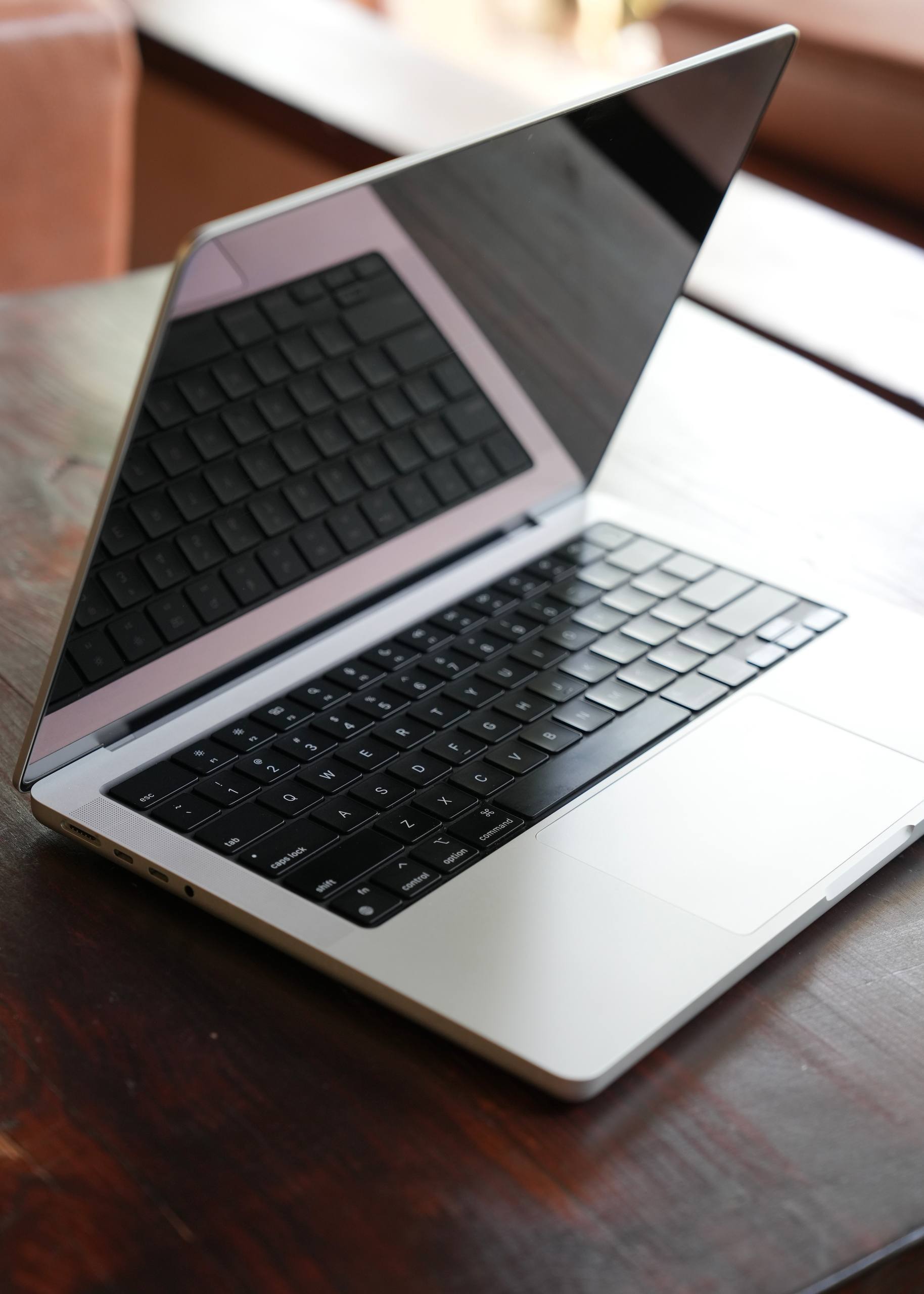 Личный MacBook Pro 14″ M3 (ноябрь 2023) в отличном состоянии, без ремонтов и…