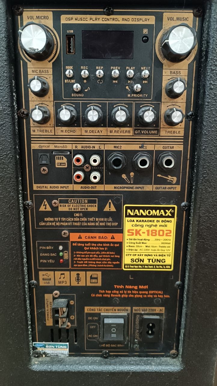 Фото 3: Продаётся большая лёгкая портативная колонка Nanomax в комплекте с двумя микрофонами.