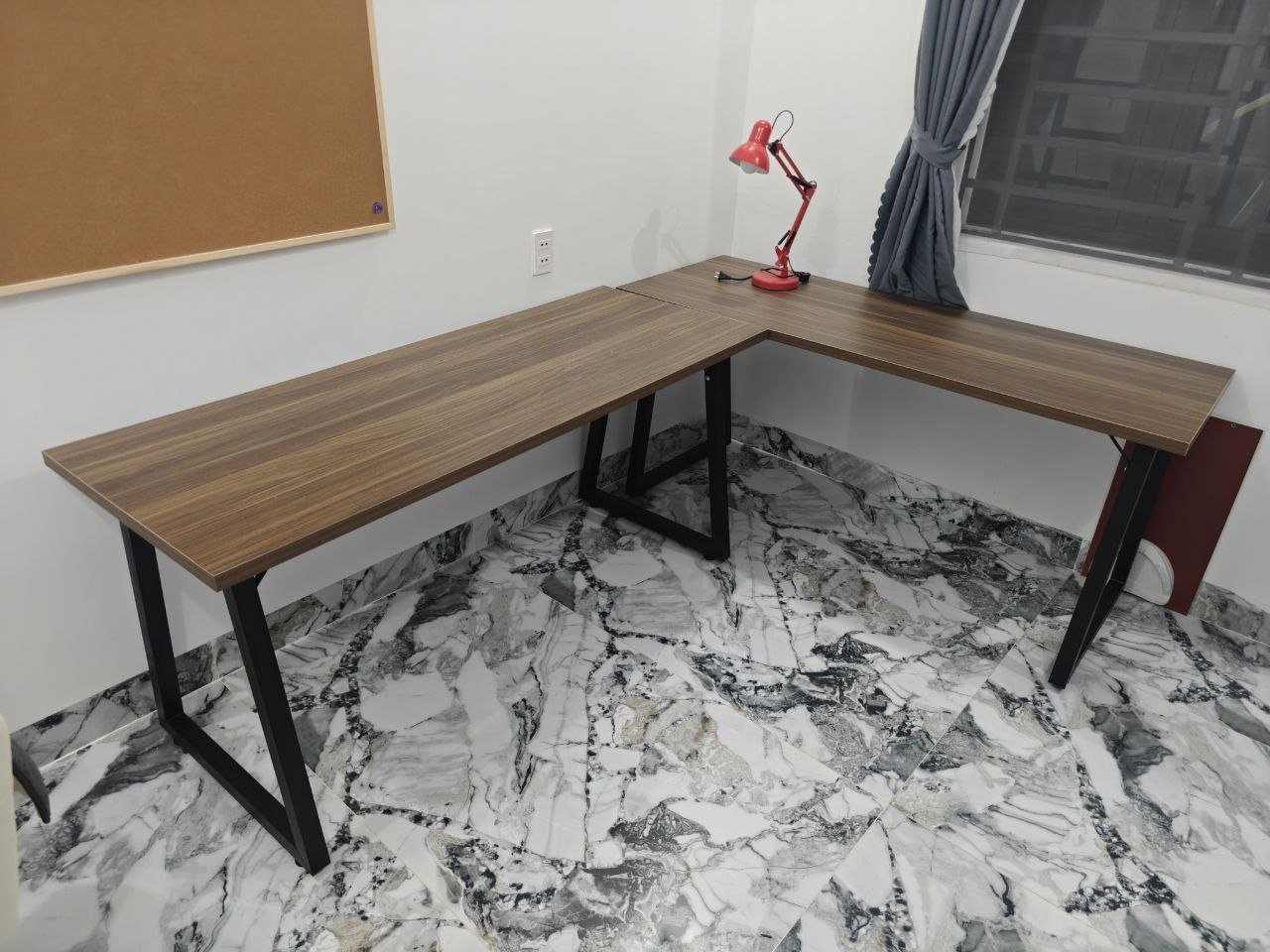 Продаётся стол размером 160х60х75 см, остался 1 штука