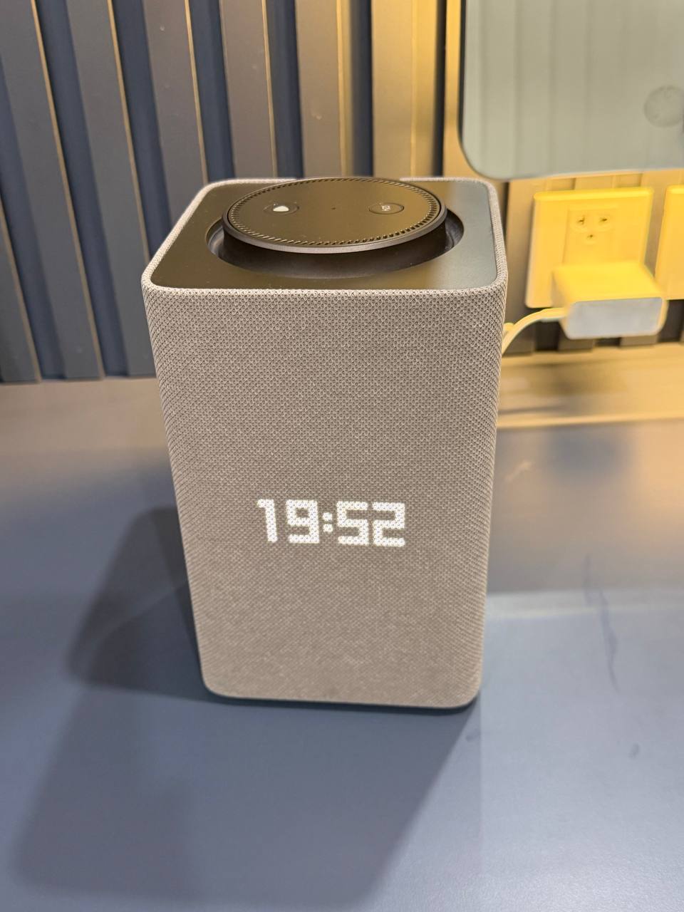 Продаётся колонка Алиса, модель YNDX-00053, в хорошем состоянии
