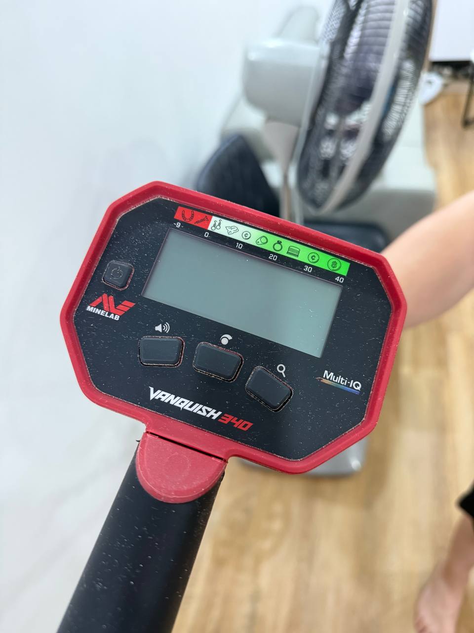 Фото 2: Продаётся почти новый металлоискатель Minelab Vanquish 340 с гарантией