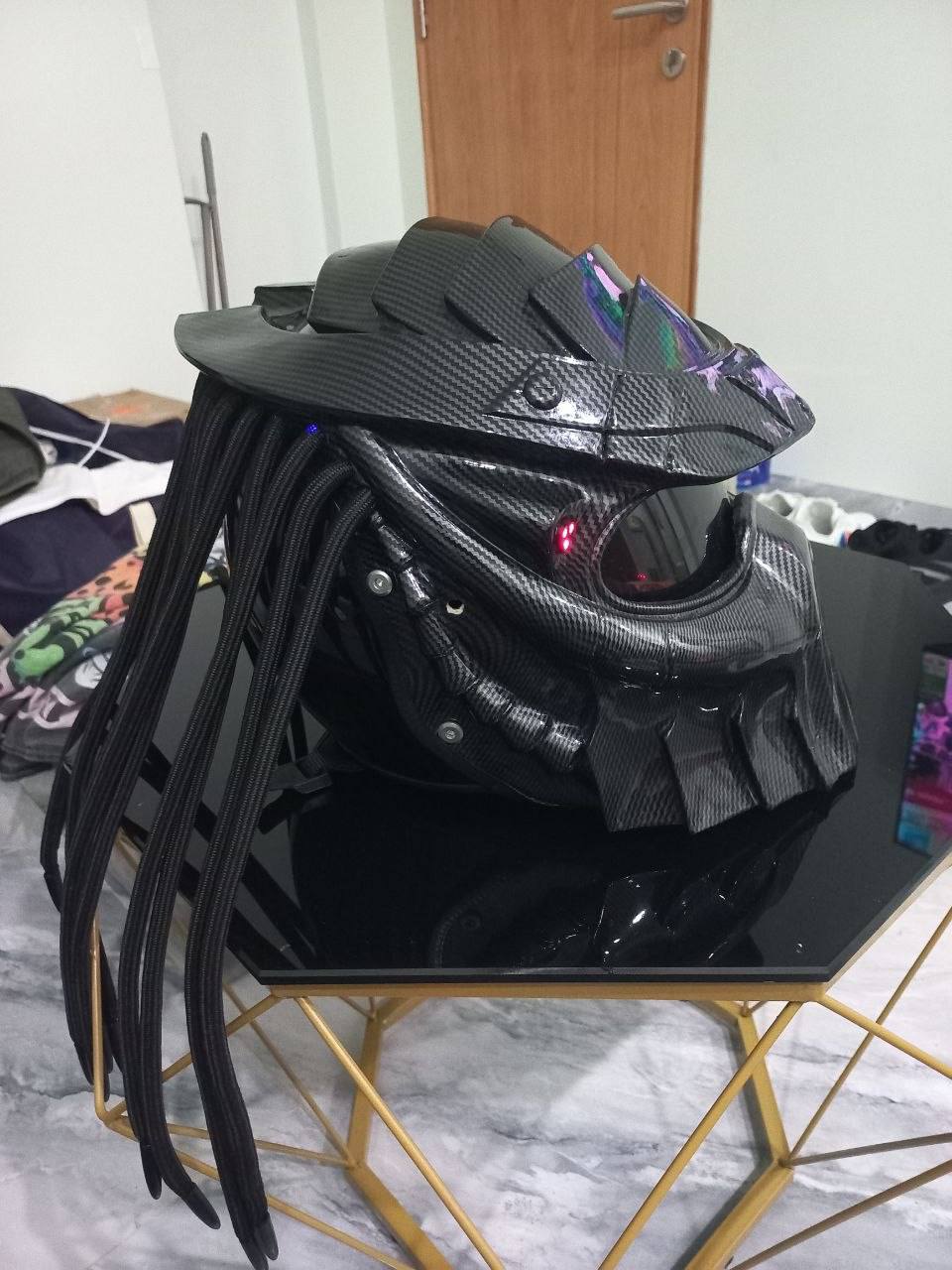 Продаётся шлем в стиле Predator («Хищник») размера XL с RGB LED-подсветкой и эффектным…