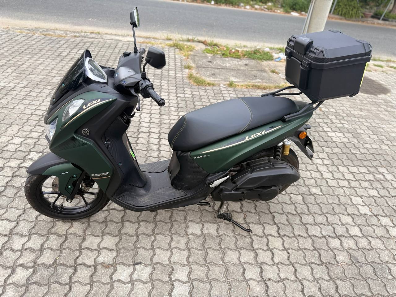 В Дананге продаются два байка: PCX V3 150cc 2018 года и Lexi V2 155cc 2024 года.