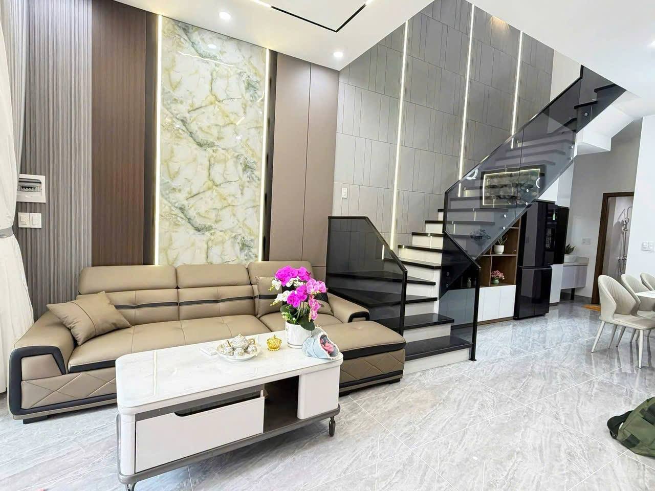Фото 3: Дом 3 этажа, 4 спальни, 4 санузла, 70 м²