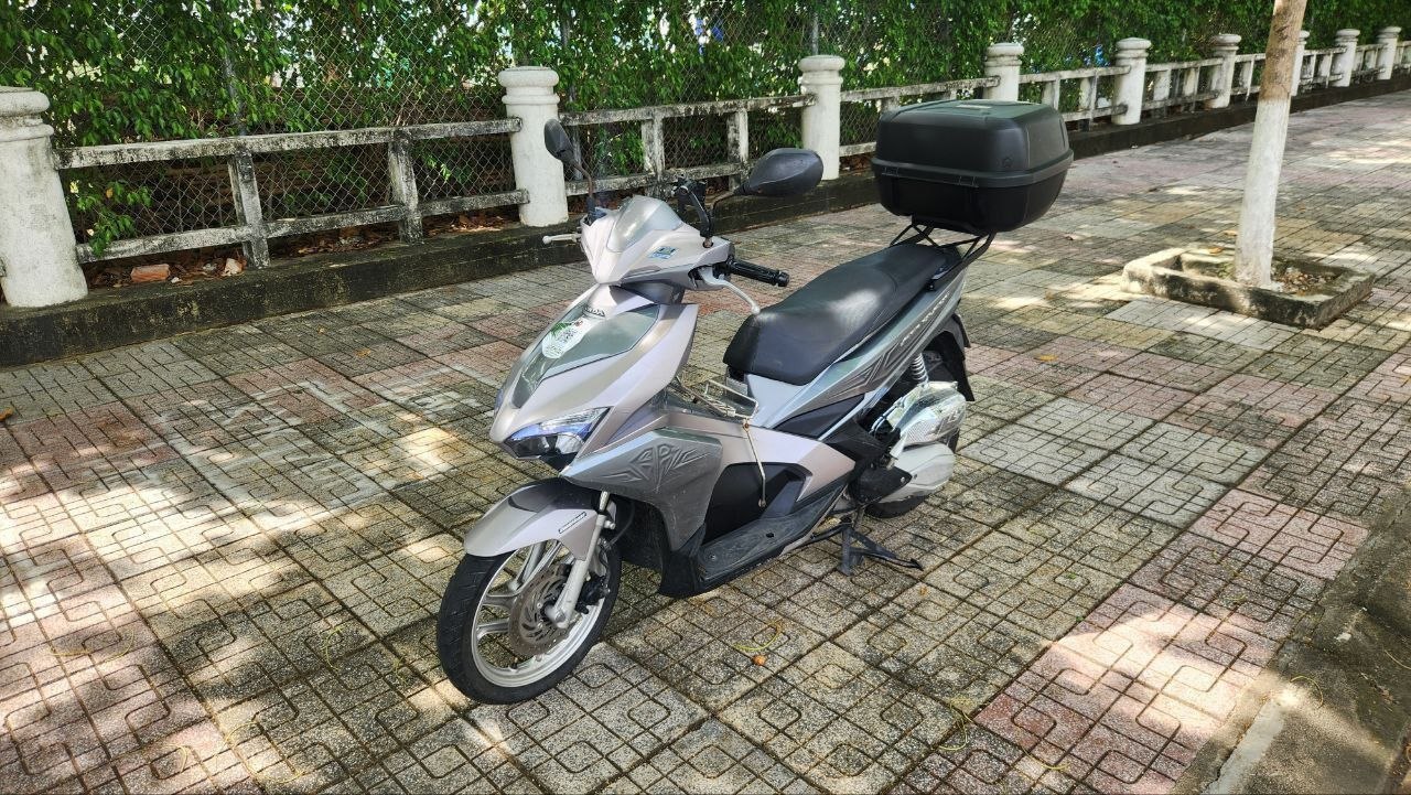 Фото 3: В аренду байк Honda Air Blade 2017, 125 куб.см, с кофром на 43 литра, двумя шлемами и…
