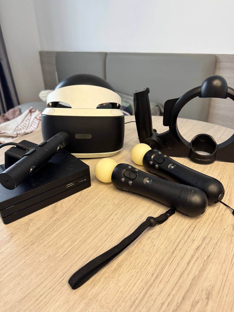 Продаётся полный комплект PlayStation VR: шлем, контроллеры, камера и