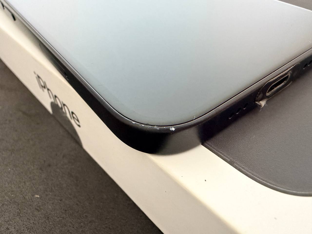 Фото 2: Продаётся iPhone 16 256Gb (2025) чёрного цвета, куплен в марте 2025
