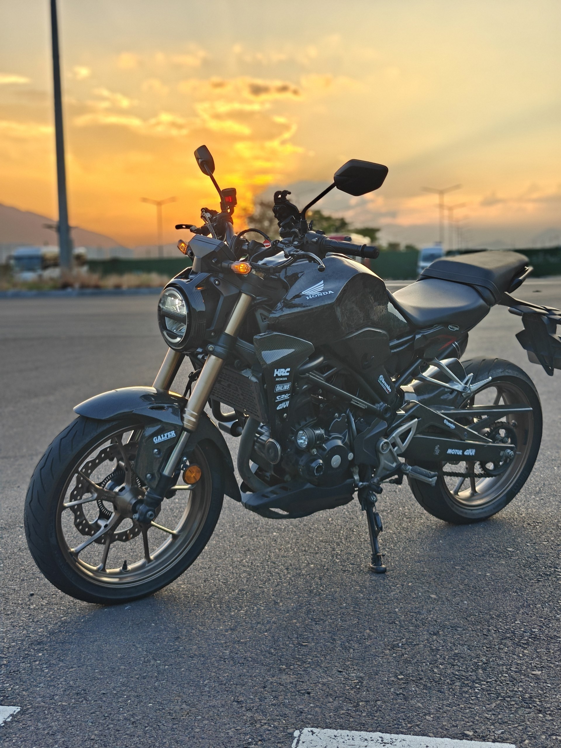 Фото 2: Продаю мотоцикл Honda CB300R 2021 года с пробегом 22 000 км