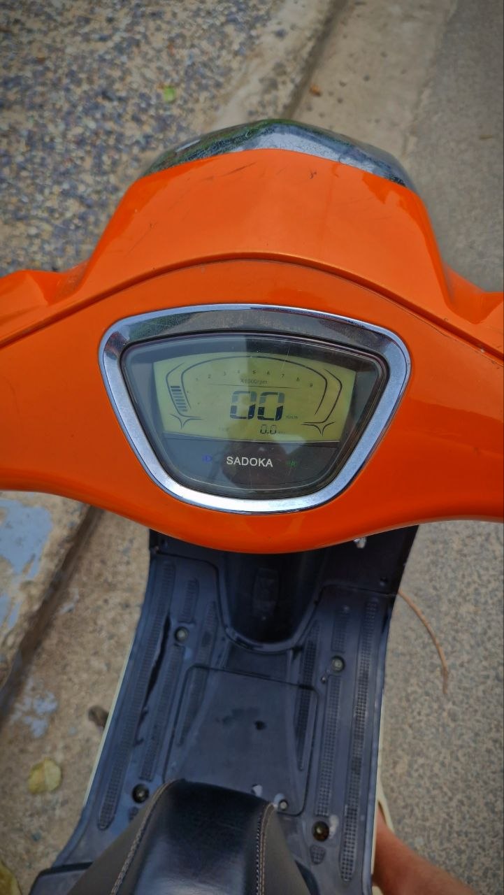 Фото 2: Продаётся Vespa 50cc 2022 года: техника в порядке, LED-оптика, полностью обслужен.