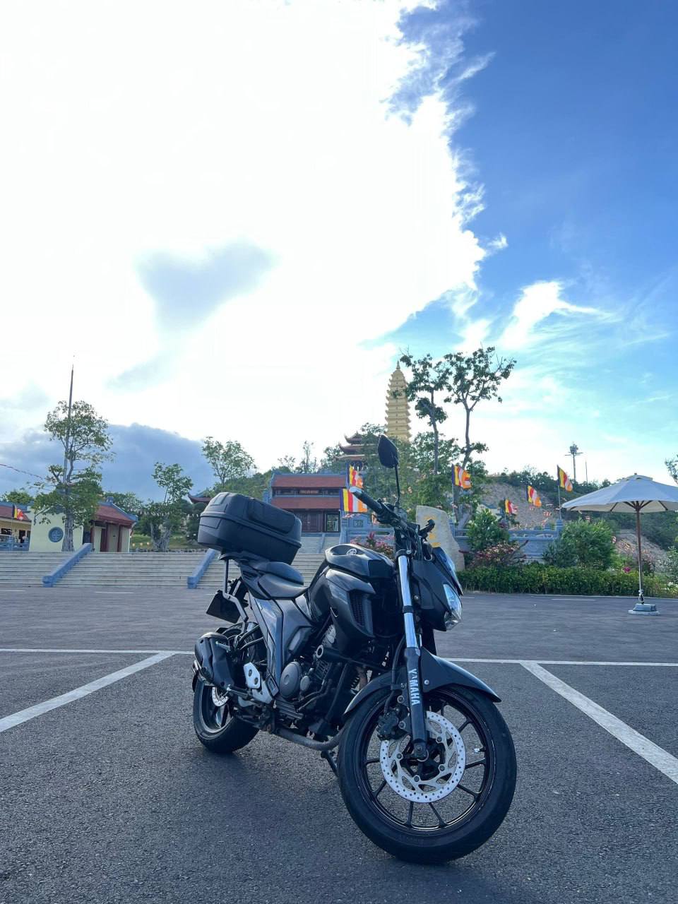 Продаётся мотоцикл Yamaha FZ25 в отличном состоянии, подходит для повседневной езды и…