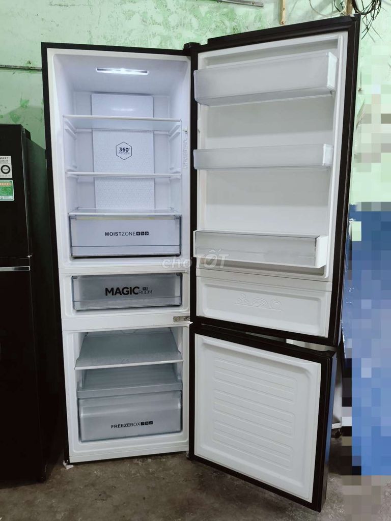 Фото 2: Продается холодильник Aqua Inverter 350L с черной зеркальной дверцей.