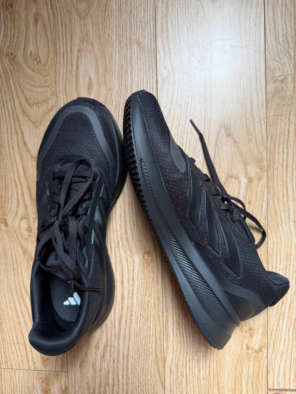 Продаются новые женские кроссовки Adidas Runfalcon 5, чёрные, не подошли по размеру.