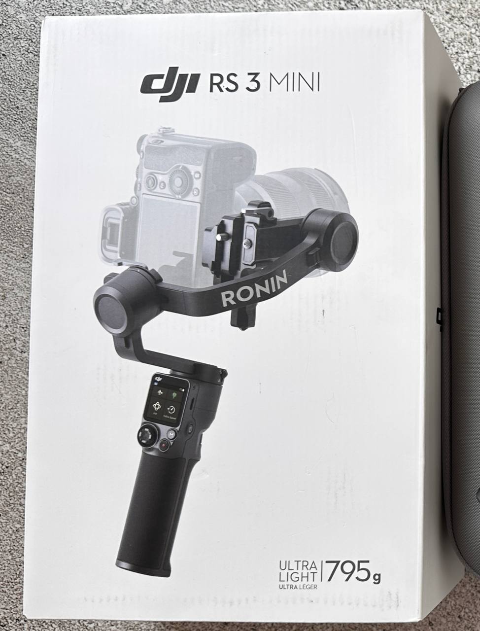 Продаётся стабилизатор DJI RS 3 Mini в идеальном состоянии, использовался всего два раза.