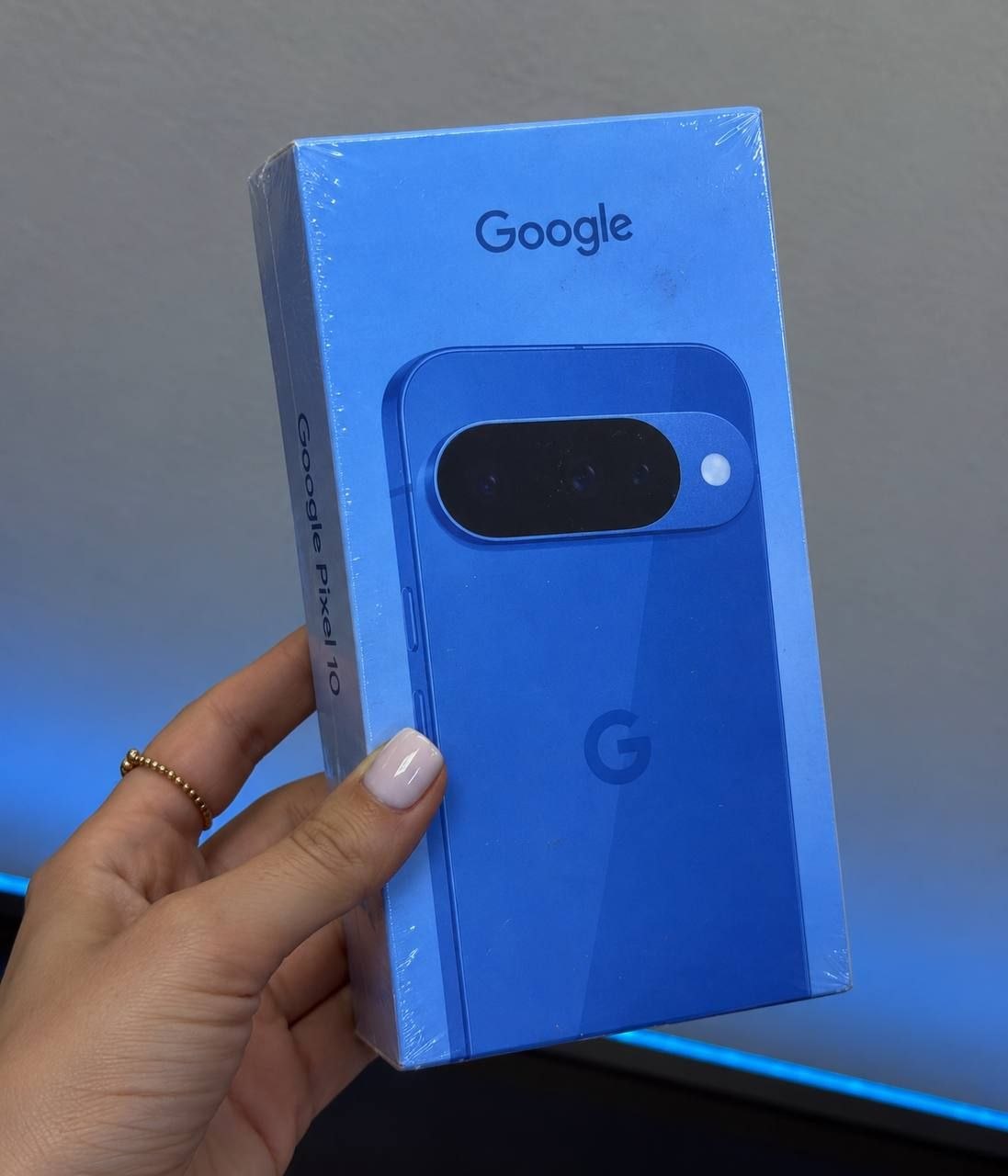 Продаётся новый оригинальный смартфон Google Pixel 10 в комплекте с коробкой.