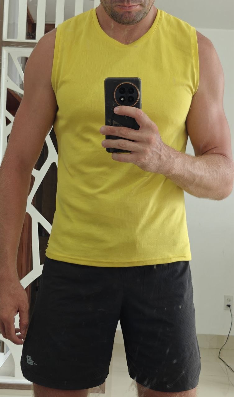 Фото 3: Продаю новую одежду и вещи со скидкой: куртки-ветровки Under Armour (размеры L и M) по…