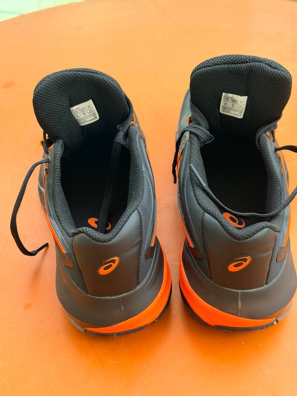 Фото 3: Теннисные кроссовки ASICS, унисекс, б/у, использовались 3 раза