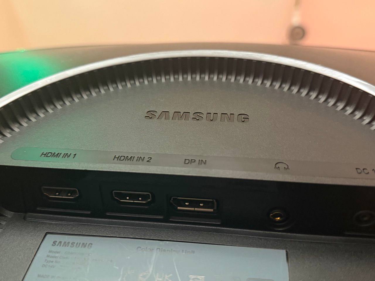 Фото 2: Продаю монитор Samsung CRG5 24 дюйма, 144 Гц, в идеальном состоянии, полностью рабочий.
