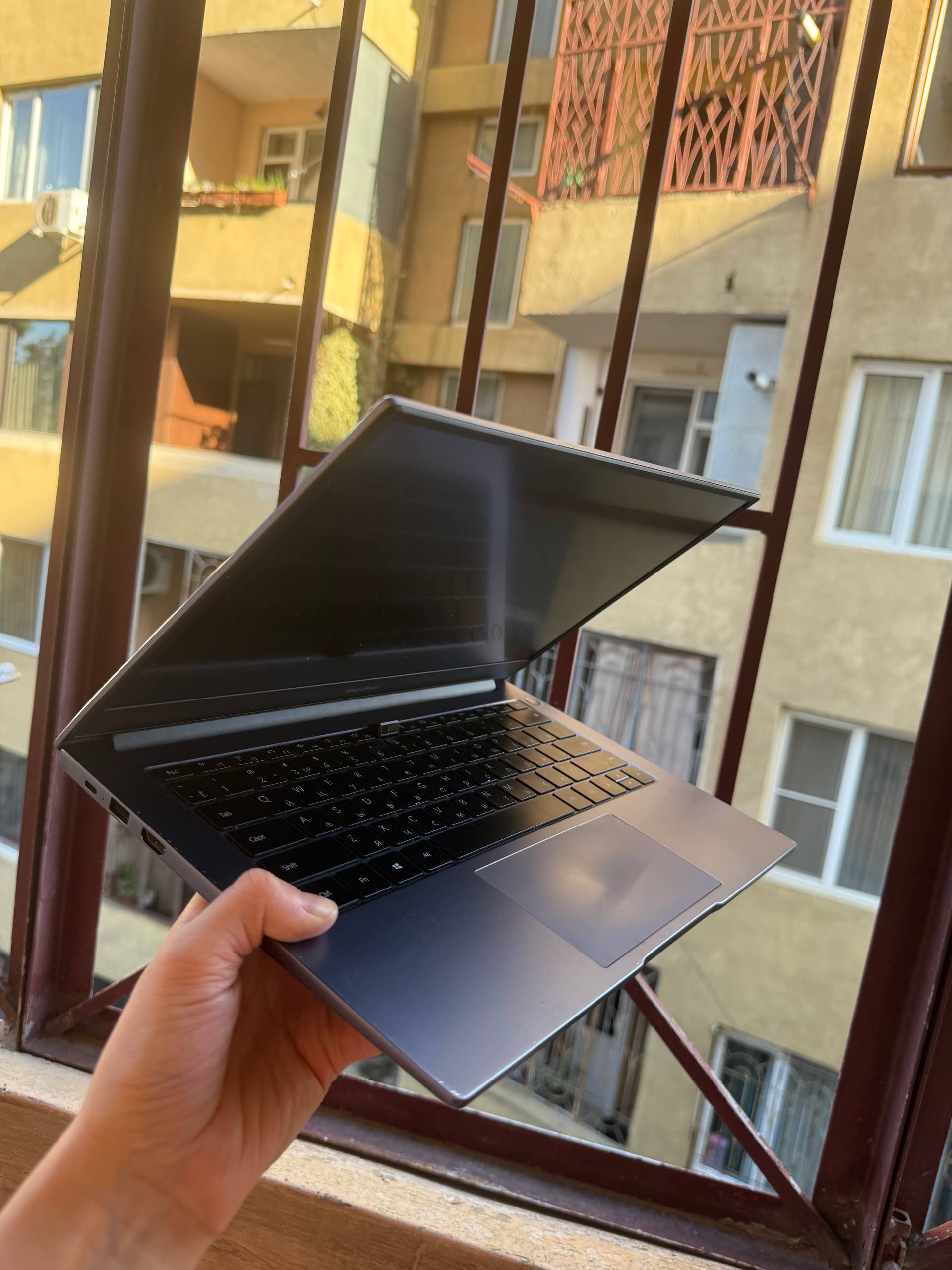 Продаётся ультрабук Honor MagicBook 14 в алюминиевом корпусе