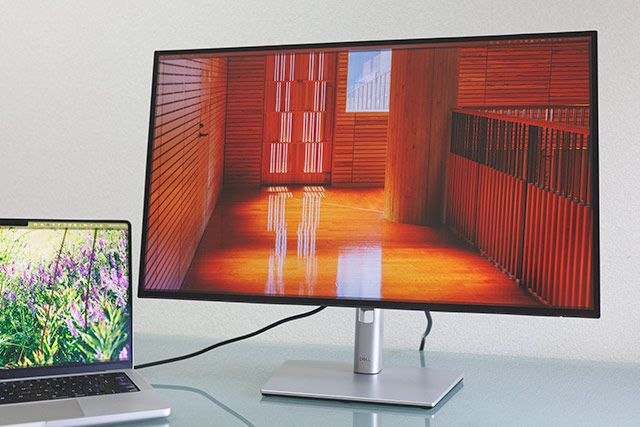 Продаётся монитор Dell UltraSharp U2723QE в идеальном состоянии, без дефектов и битых…