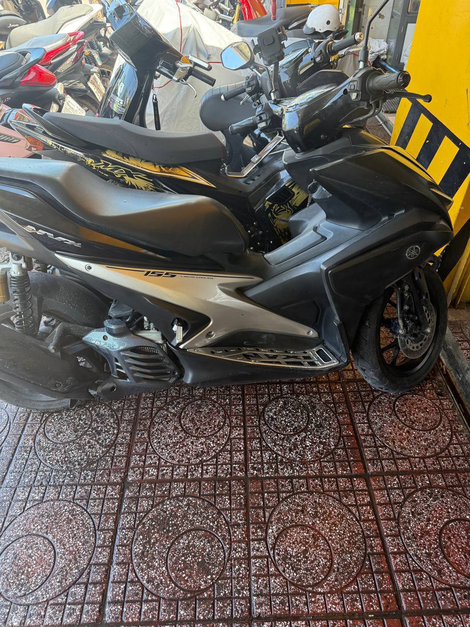Продаётся Yamaha NVX 155, 2017 года, пробег около 30 000 км, цвет серо-чёрный.