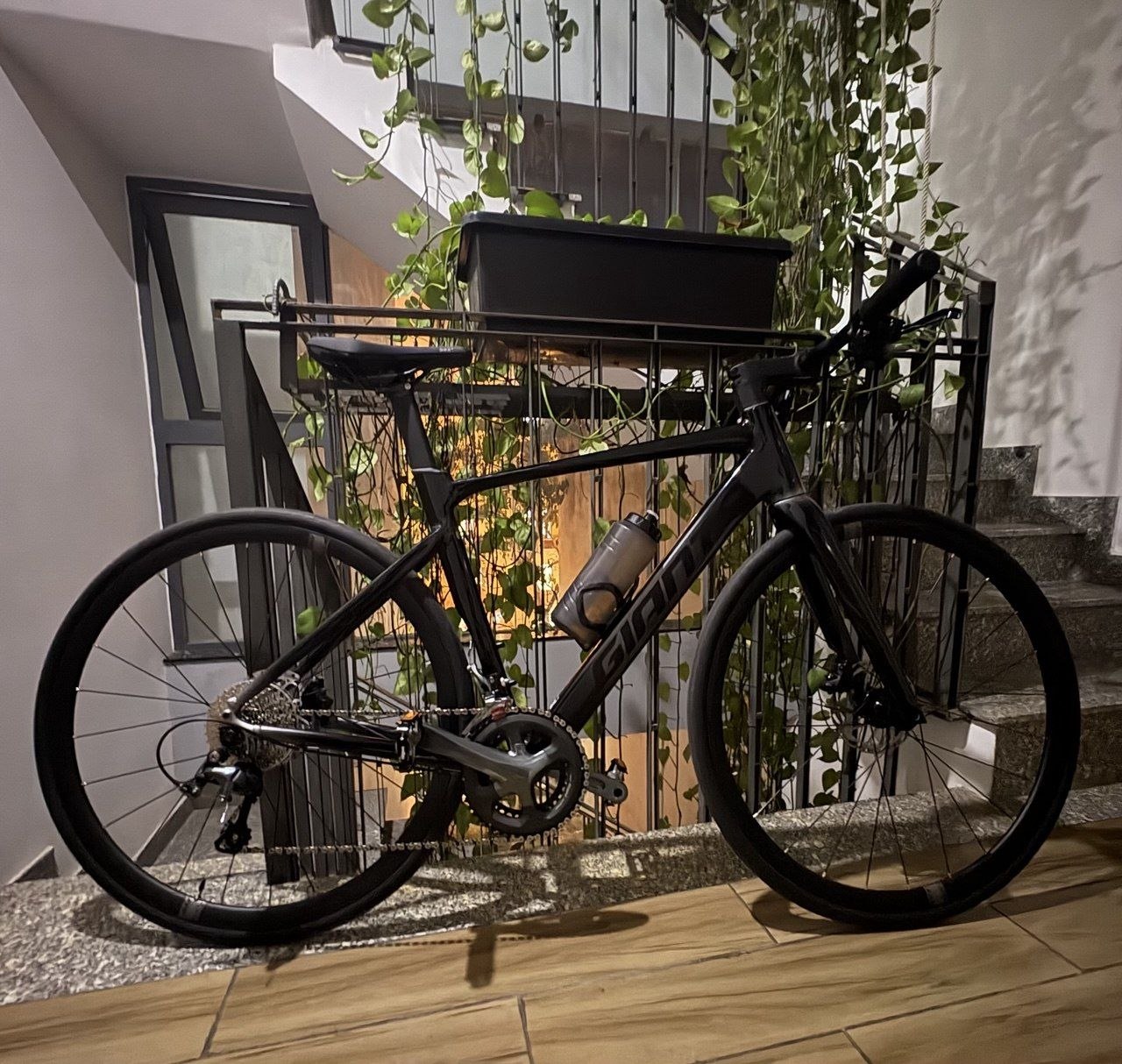 Фото 2: Продаётся новый гибридный велосипед Giant FCR 1 2025, размер M…