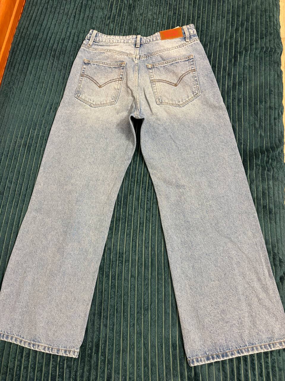 Фото 2: Продаются две пары джинсов Levi's, размер 30W на рост 170