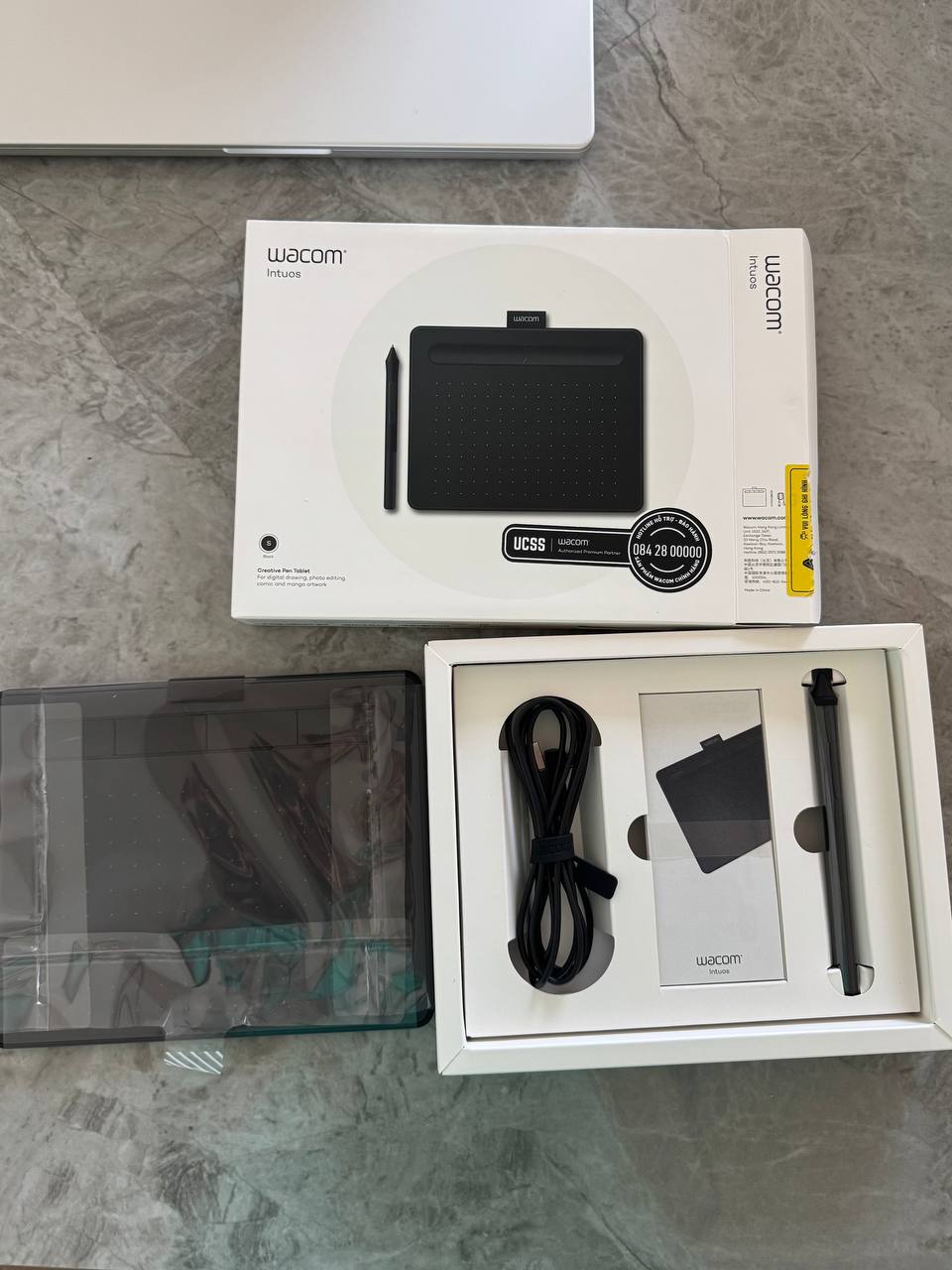 Фото 2: Продаётся новый графический планшет Wacom Intuos S