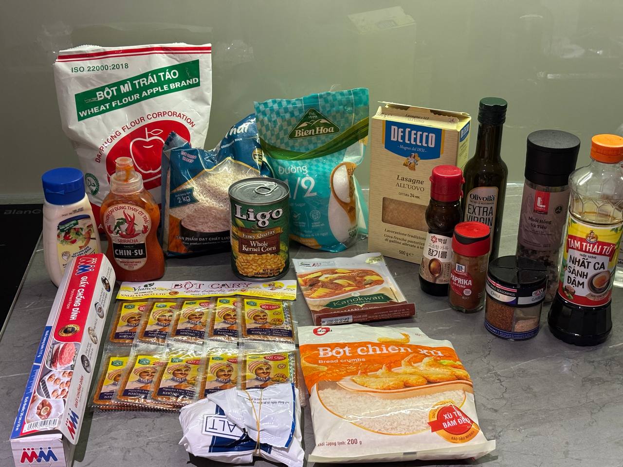Продаются продукты и кухонные принадлежности