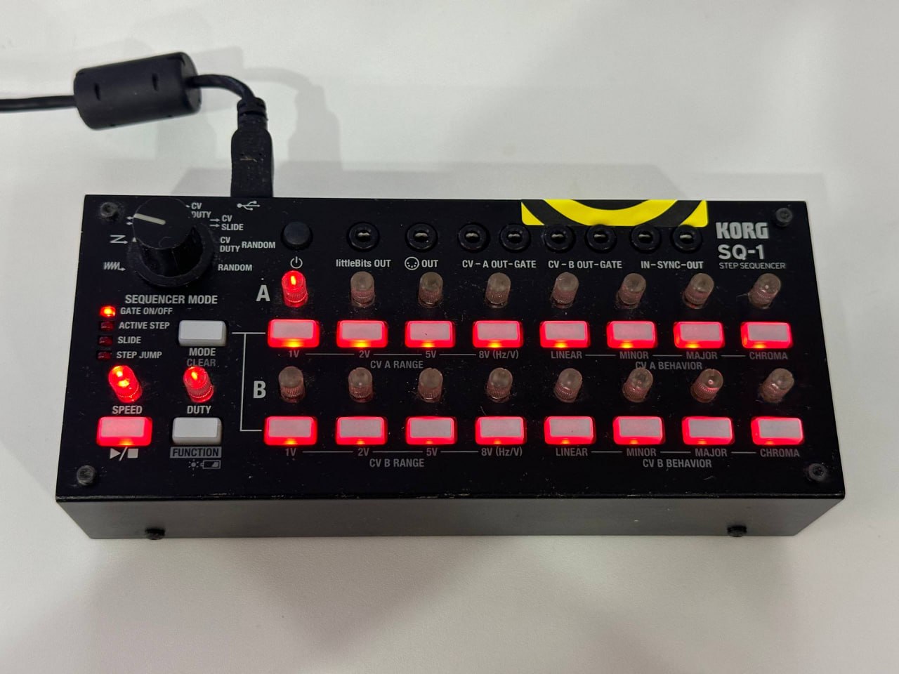 Компактный пошаговый секвенсор Korg SQ-1, полностью рабочий, в хорошем
