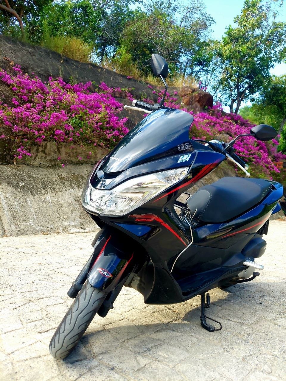 Фото 2: Продается Honda PCX 2017 года в отличном состоянии