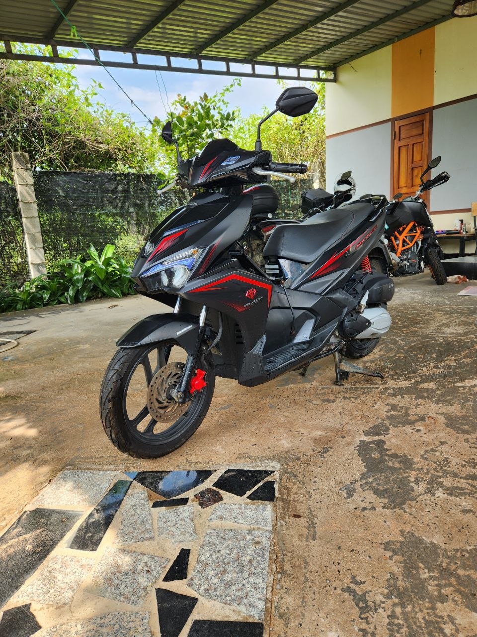 Фото 3: Продаётся Honda Air Blade 125 Black Edition 2019 года