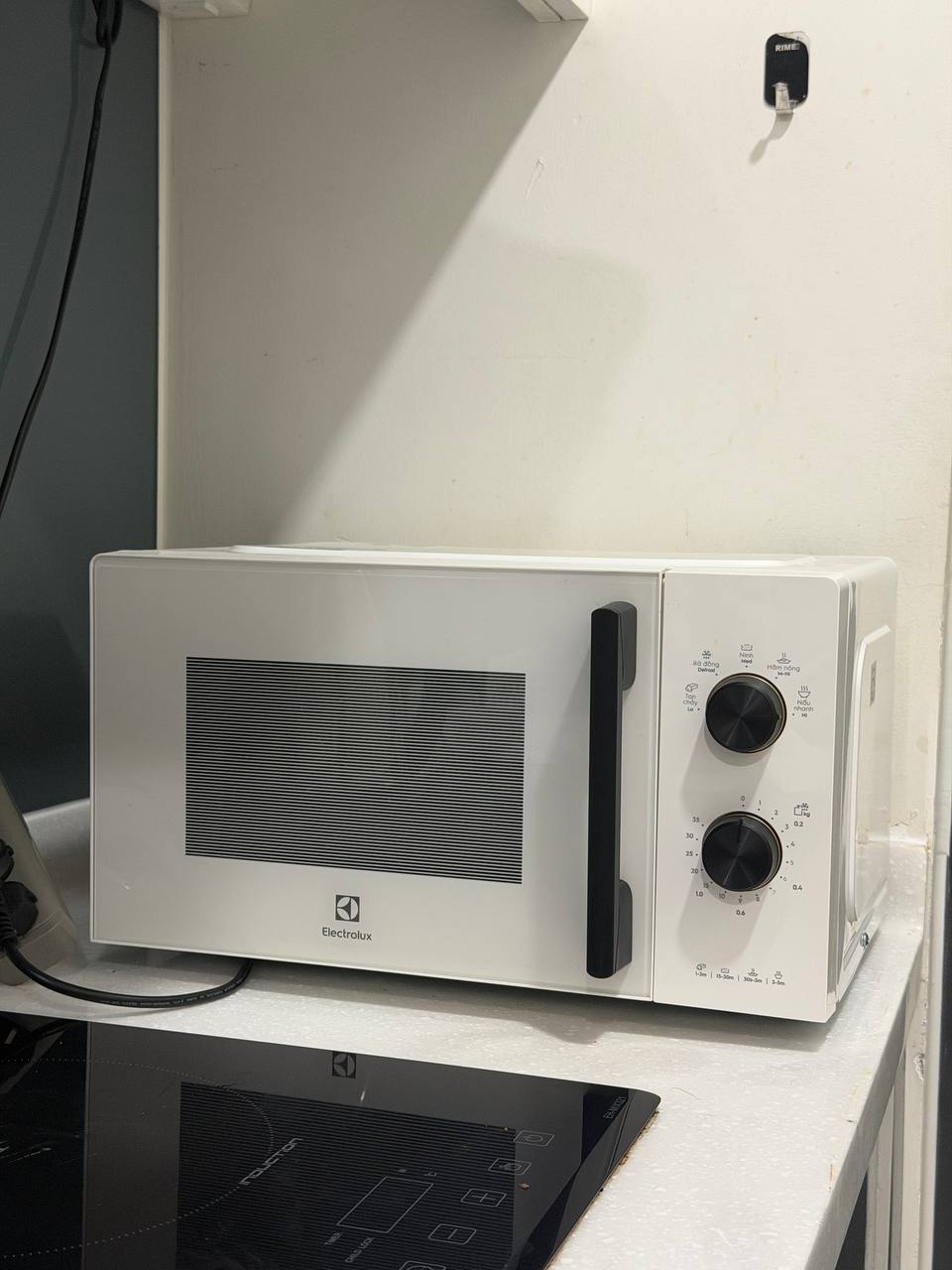 Продаются микроволновка Electrolux 20 л за 1 100 000 донгов…