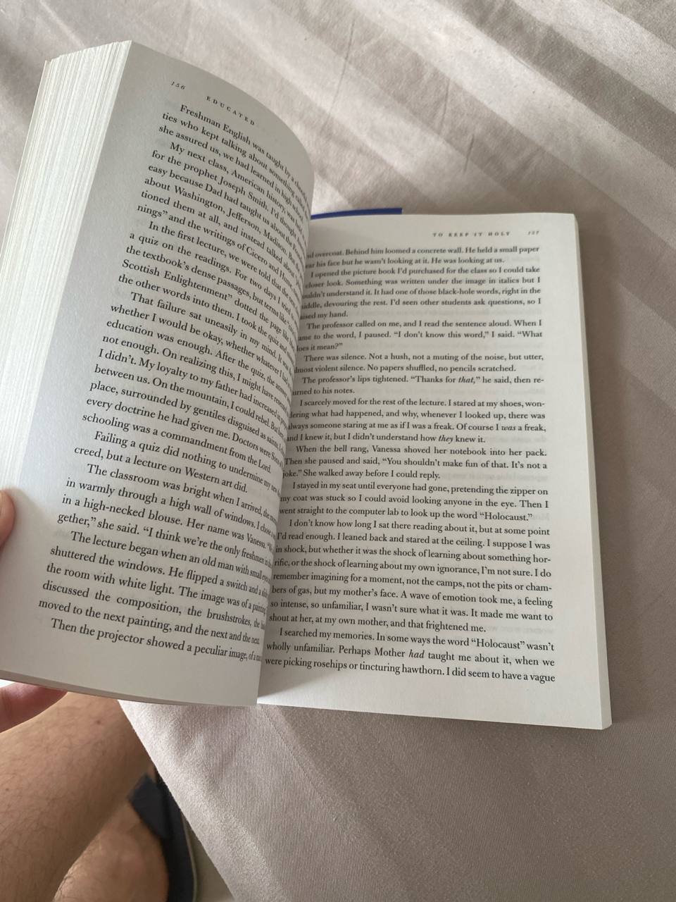 Фото 3: Продаётся книга на английском языке «Educated» в отличном состоянии