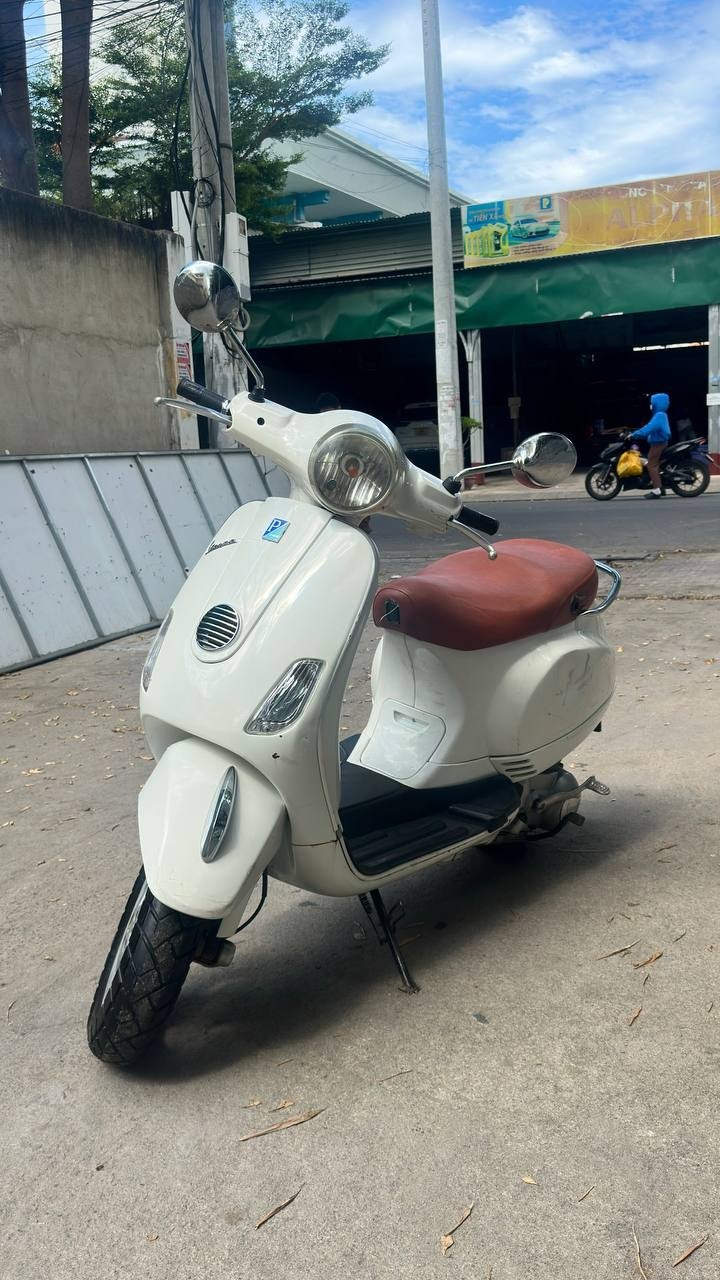 Продаётся Vespa LX 125, 2010 года, пробег 40 000 км, на ходу