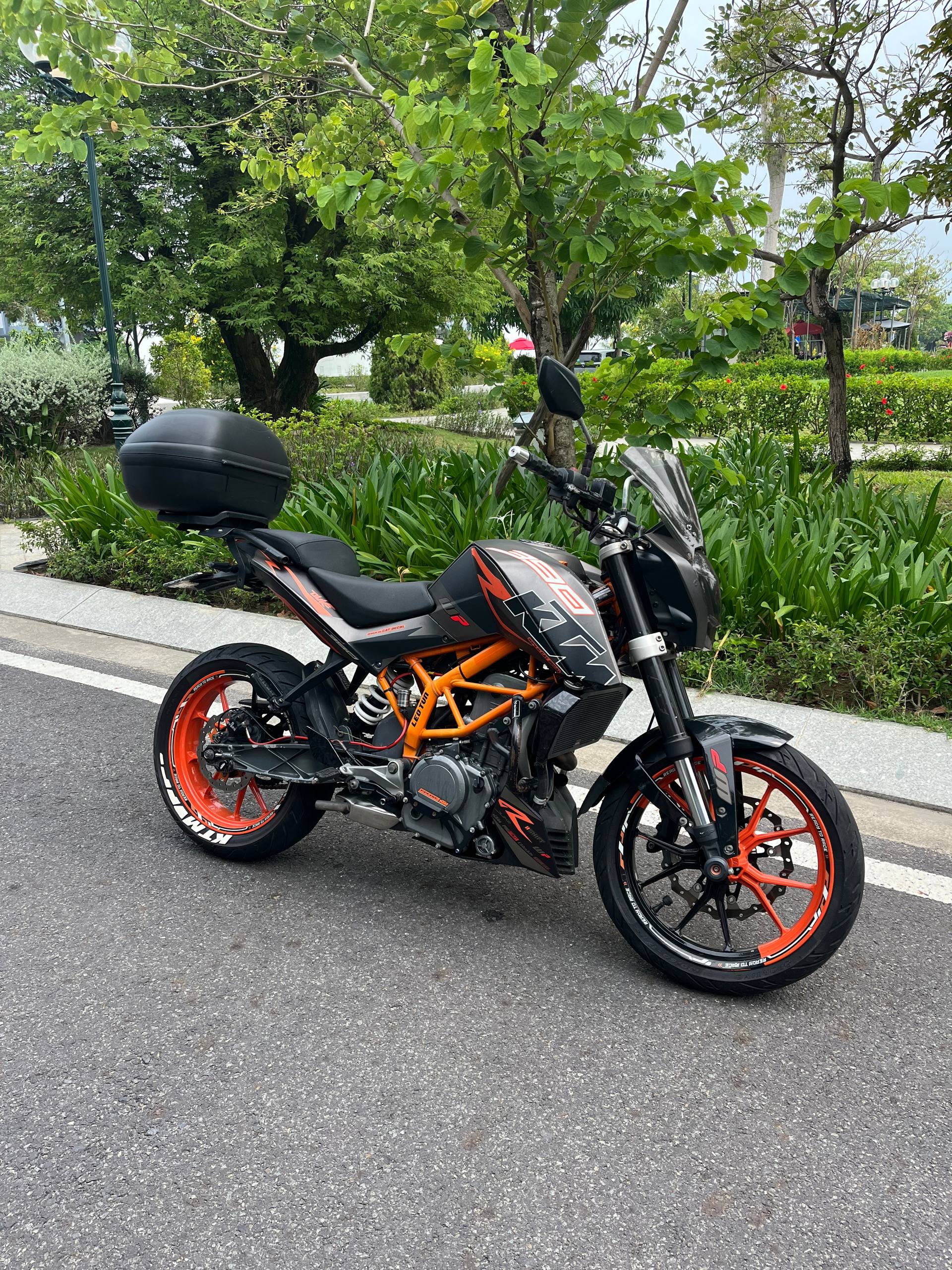Продаётся KTM Duke 390 первого поколения, 390 см³, мощный и…