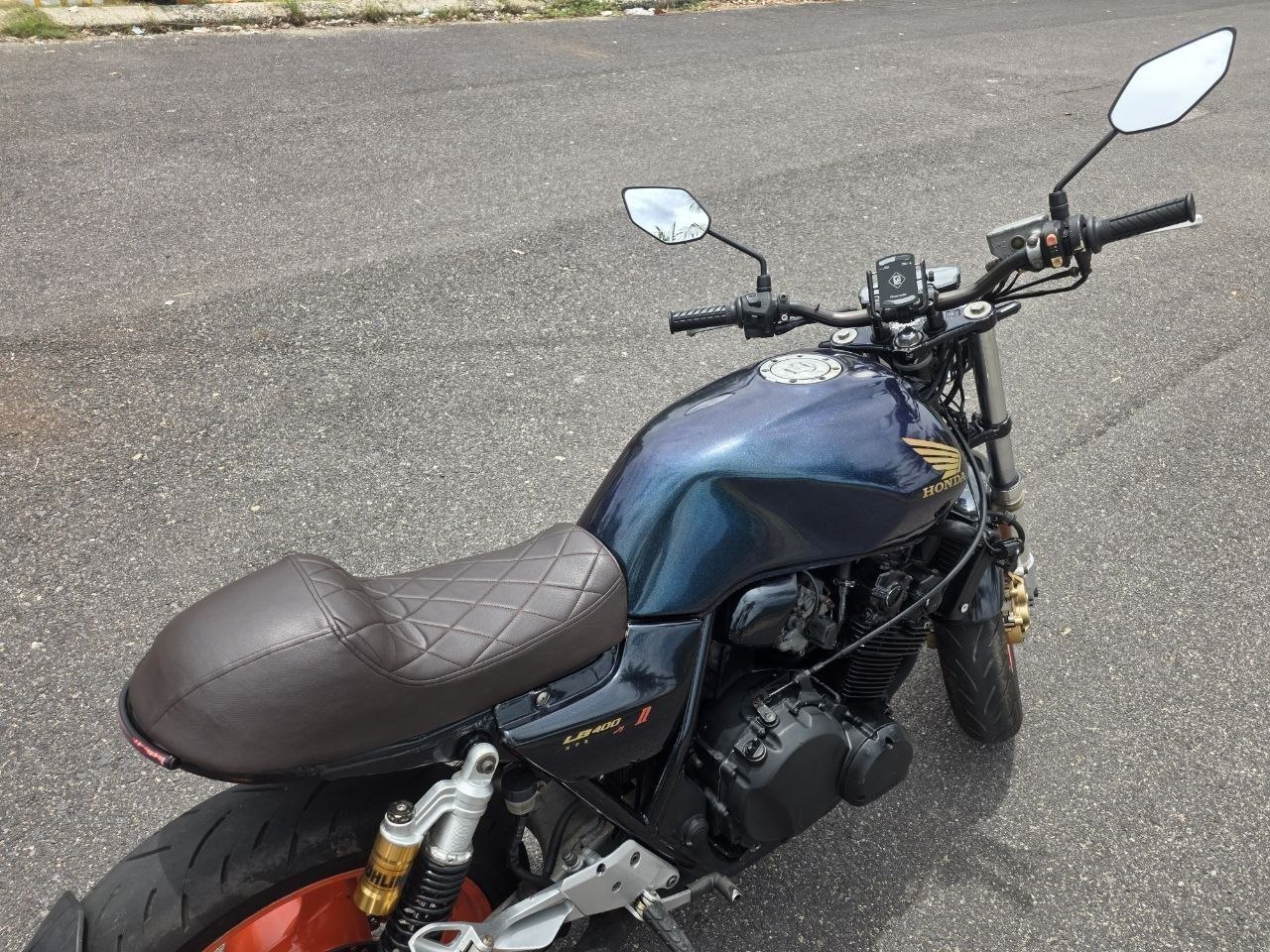 Фото 2: Продаётся полностью кастомный Honda CB400, собранный опытными механиками.