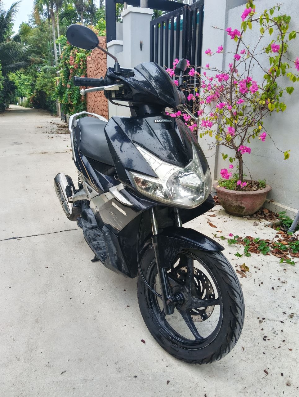 Продаётся скутер Honda Air Blade 1-го поколения 2009 года