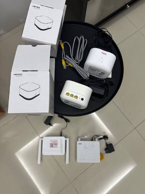 Фото 2: Продаются роутеры Wi-Fi: два новых Viettel в коробках и два б/у в рабочем состоянии.