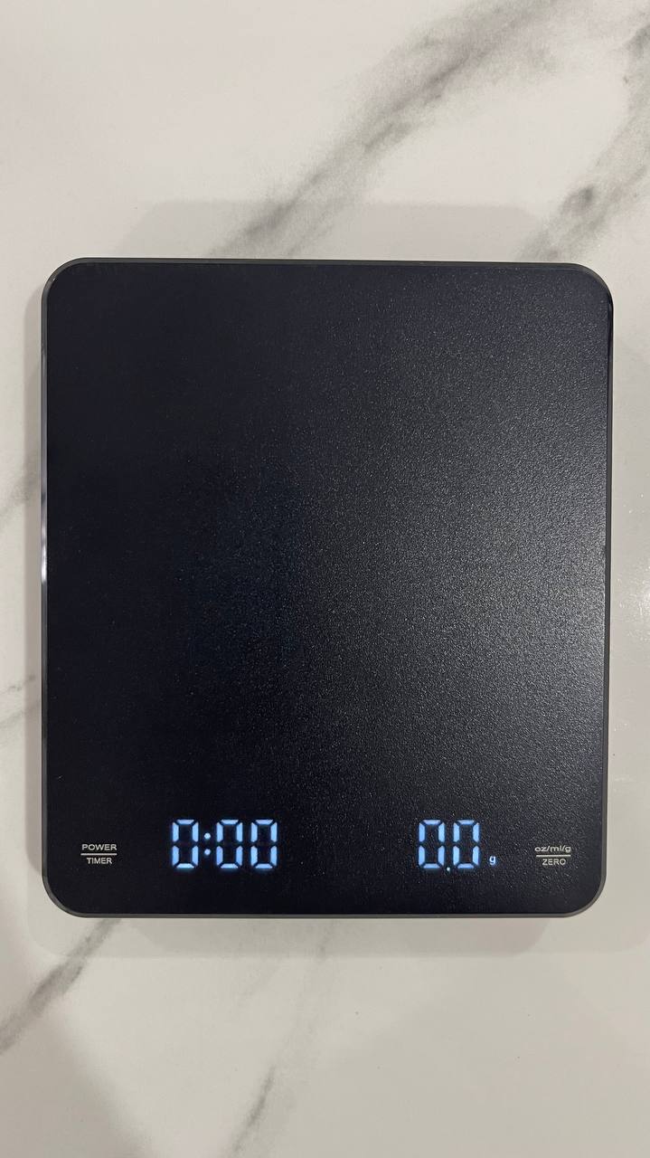 Продаются кухонные весы с USB-зарядкой, почти новые, за 100 000 донгов.