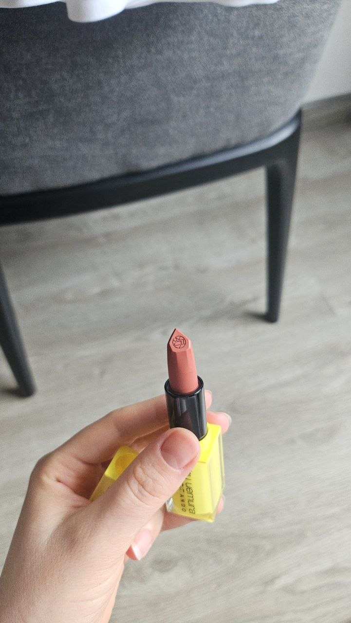 Фото 2: Продаётся новая помада Shu Uemura цвета Sci-fi Beige из лимитированной коллекции.
