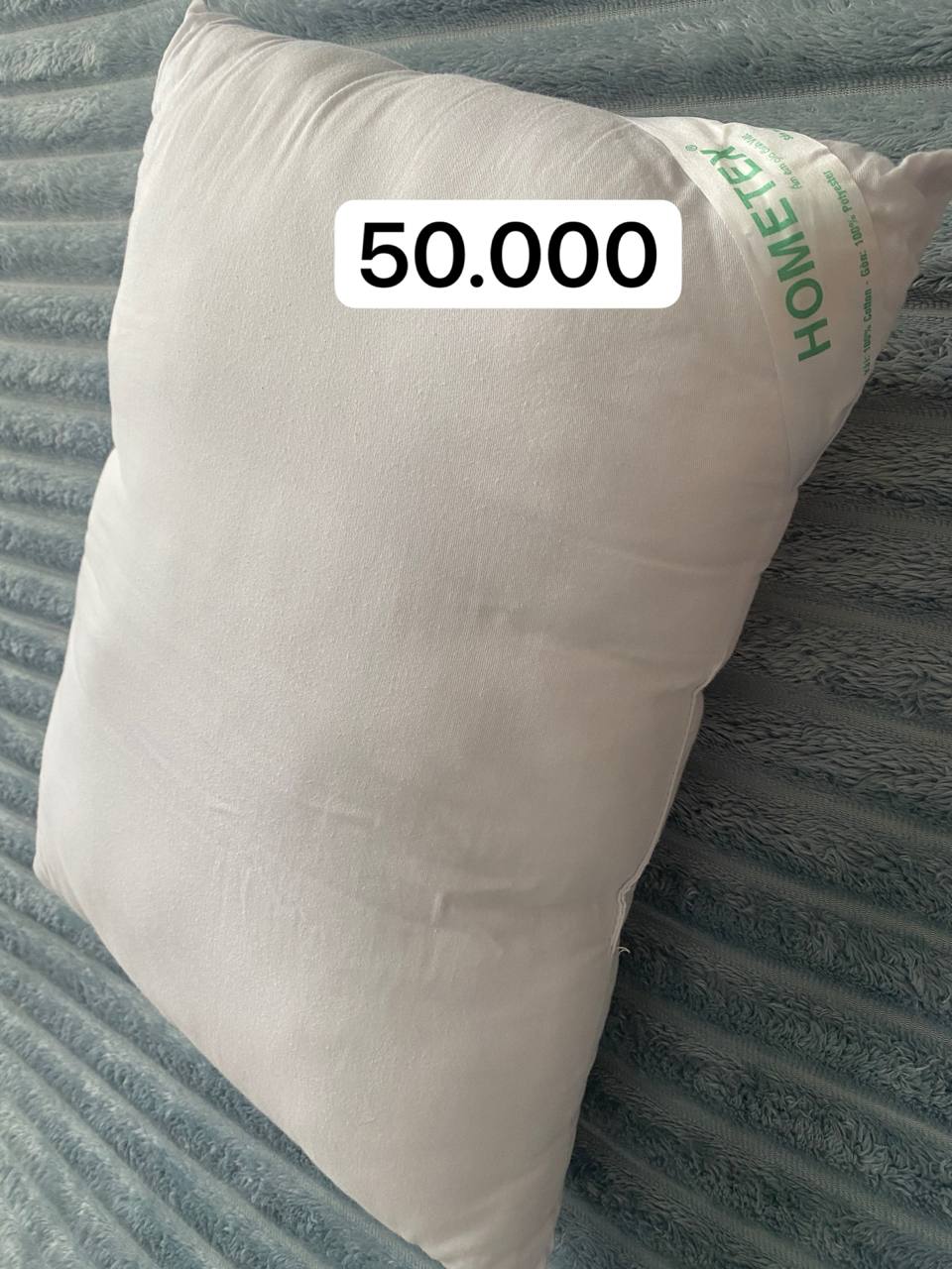 Продаются различные предметы: маленькая подушка 40x30 см, пластиковое…