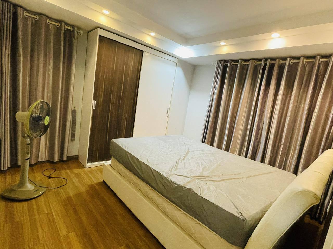 Фото 3: Сдаётся квартира 100 м² с двумя комнатами и двумя санузлами, тремя кондиционерами, в…